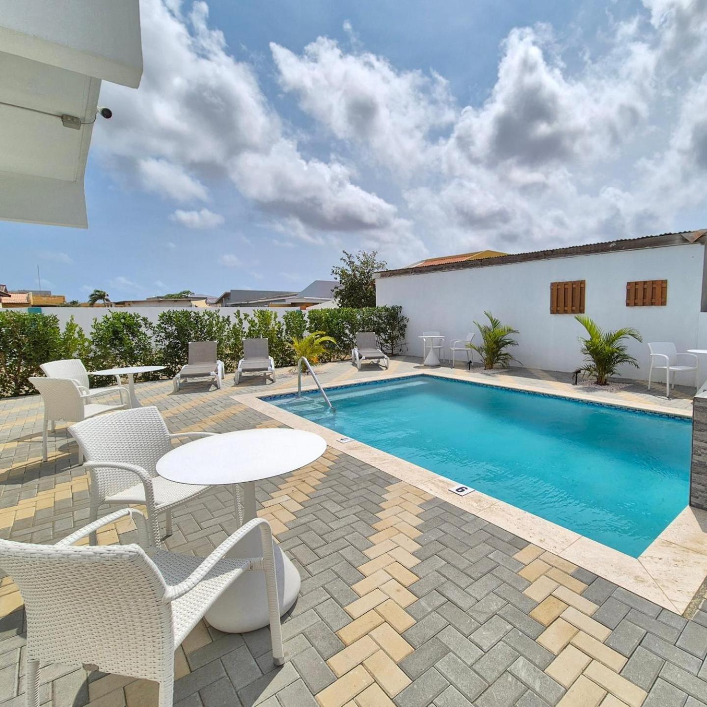 Ocean Breeze Apartments In Aruba Oranjestad Exteriör bild